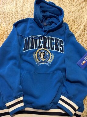 Dallas Mavericks Blue Pullover Hoodie - NBA Team Sweatshirt